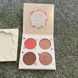 NWT Beauty Bakerie Blush Highlighter Palette